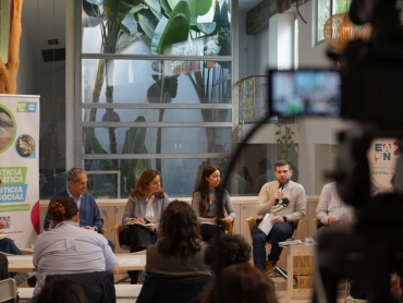 1732887397_photo_5931702328493195708_y